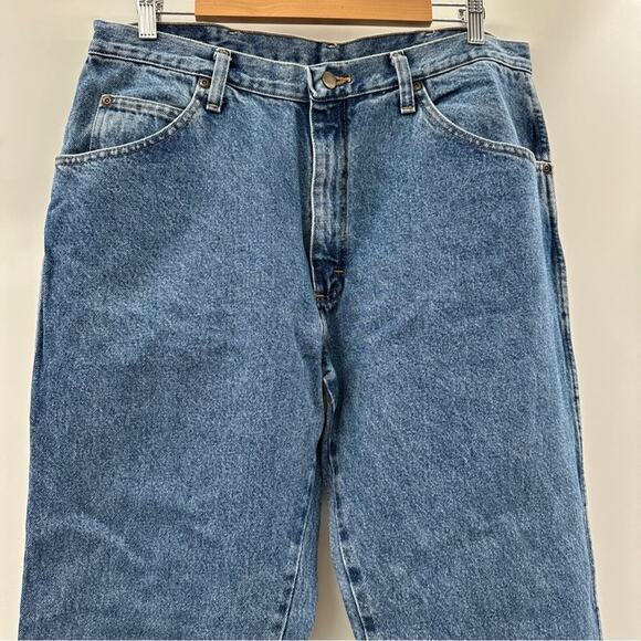 Wrangler Medium Wash Mid Rise Straight Leg Work Jeans Size 36 x 32 - Picture 2 of 6